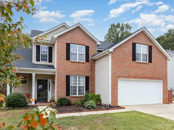 12527 Wandering Brook Dr, Charlotte, NC 28273