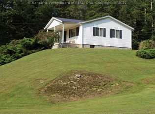 149 Donut Dr, Clendenin, WV 25045