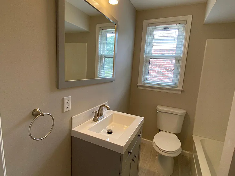 176 Glenwood Ave #2R — Photo 6