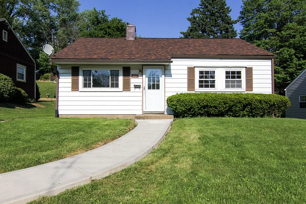 227 Caruso Dr photo 1