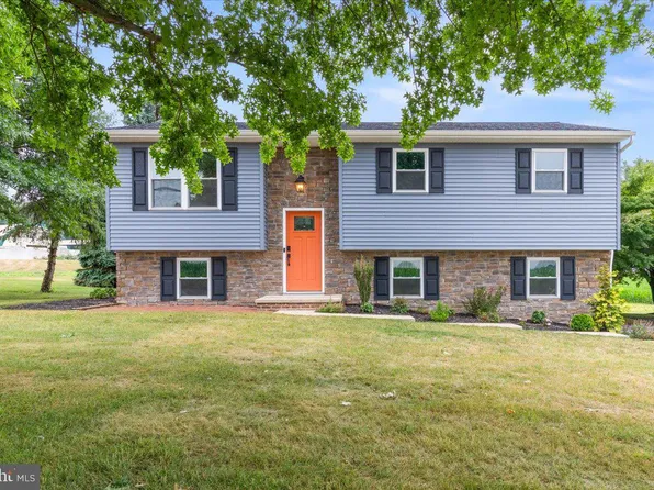915 N Colebrook Rd, Manheim, PA 17545