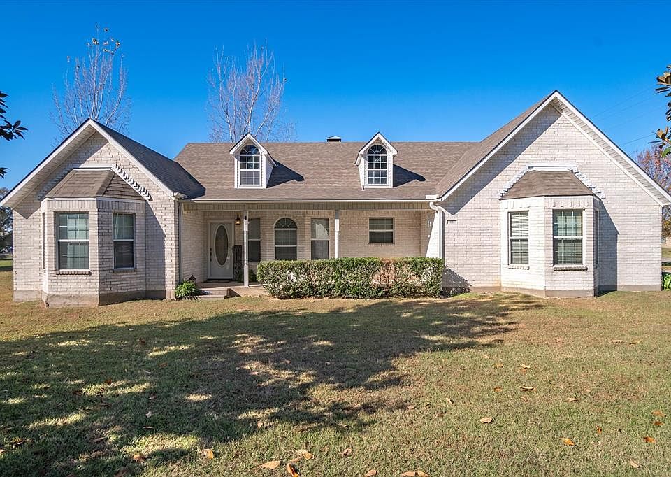 1st image of 16 Woodlawn Way