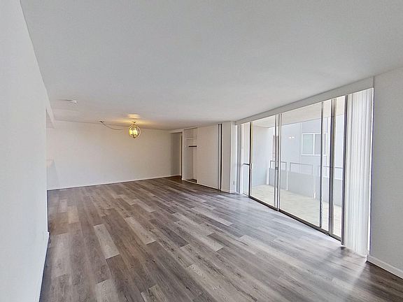 4th image of 3121 W Coast Hwy APT 2D