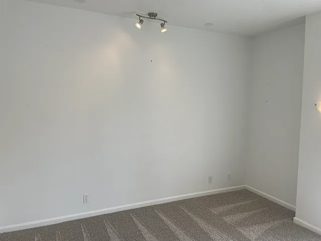 2709 Hallmark Ln — Photo 12