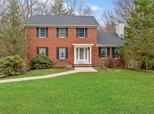 27 Mathew Dr, Johnston, RI 02919