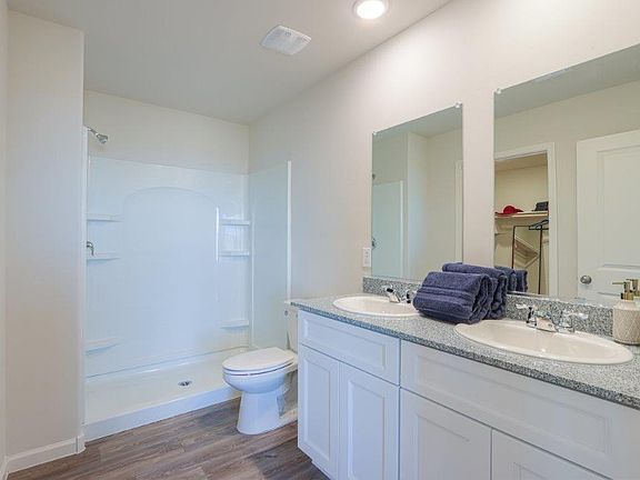 4th image of 2392 Tapatio Dr