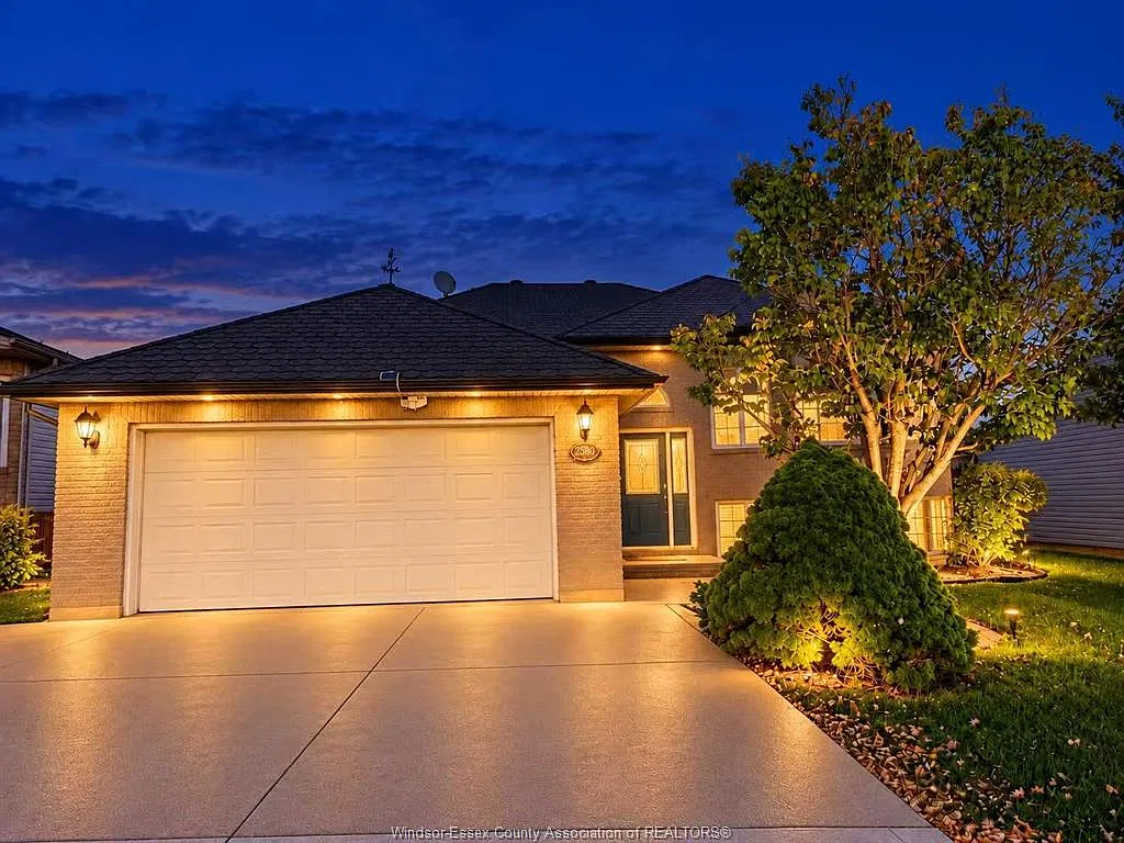 5 bed, $3,195 — Photo 1