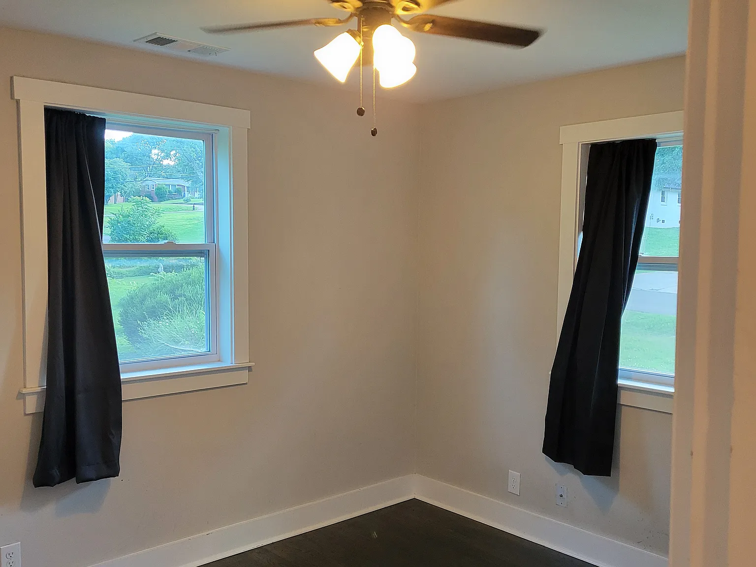 4 bed, 2200 sqft, $825 — Photo 3