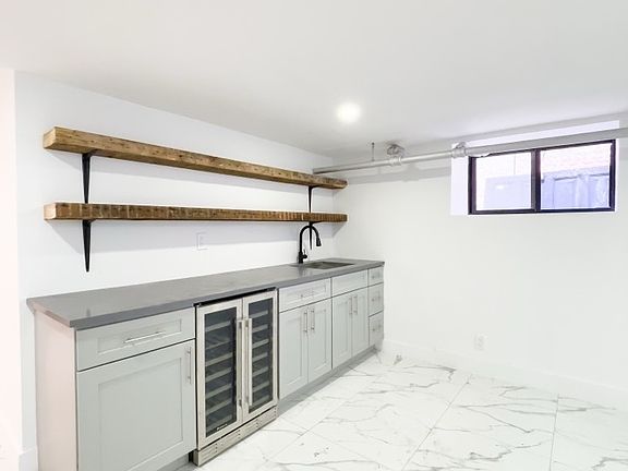 5th image of 115 Carlton Ave #1G