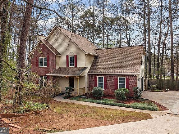 2nd image of 120 Chateau Cir