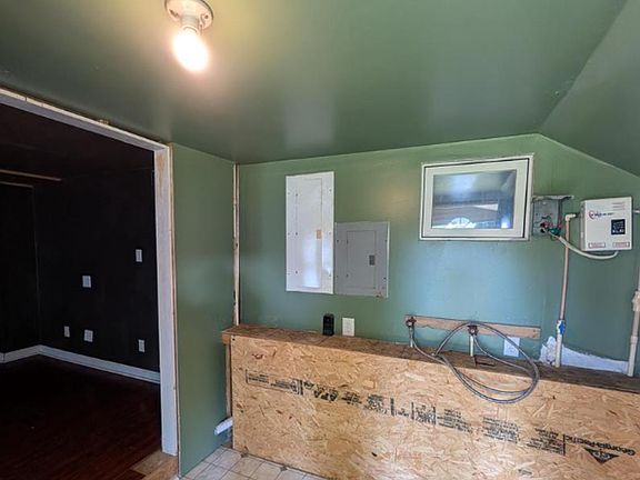 3rd image of 202 E Market St