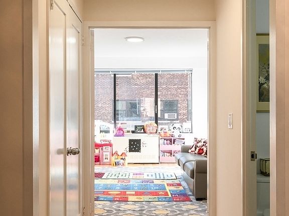4th image of 220 E 72nd St APT 9B