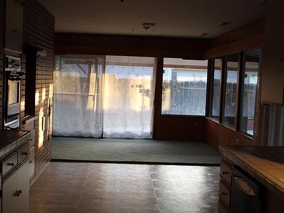 5th image of 1055 Cedar Pl