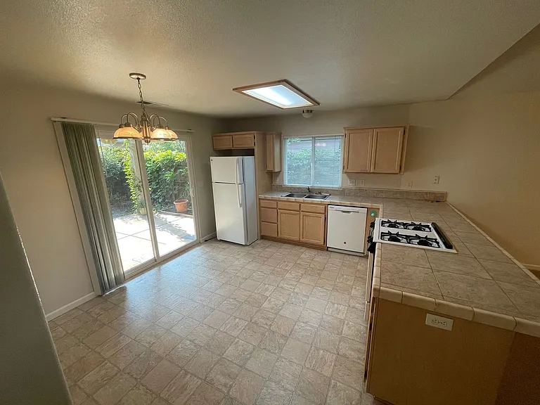 66 N Valley Ct — Photo 5