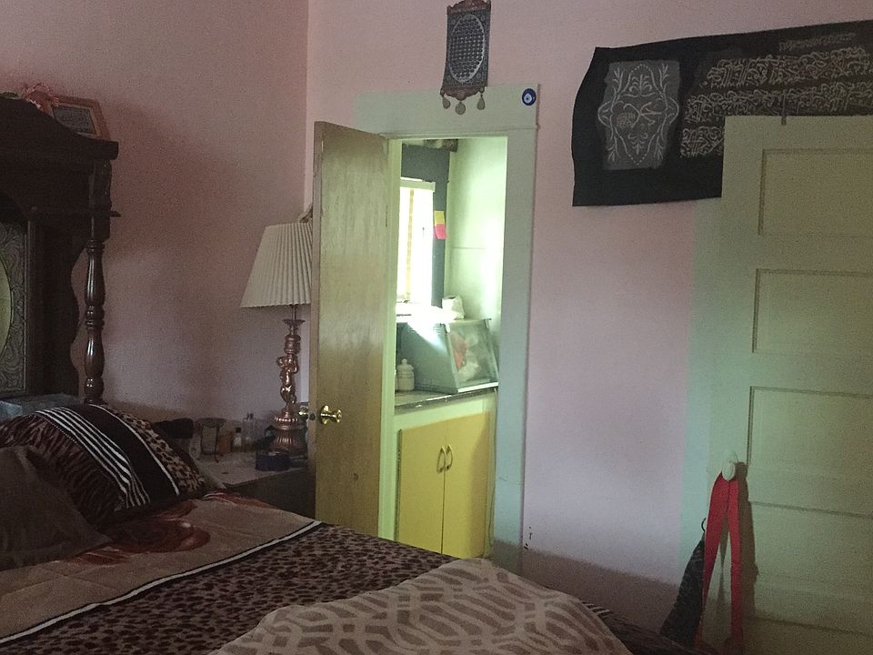 1st image of 2950 Vine St