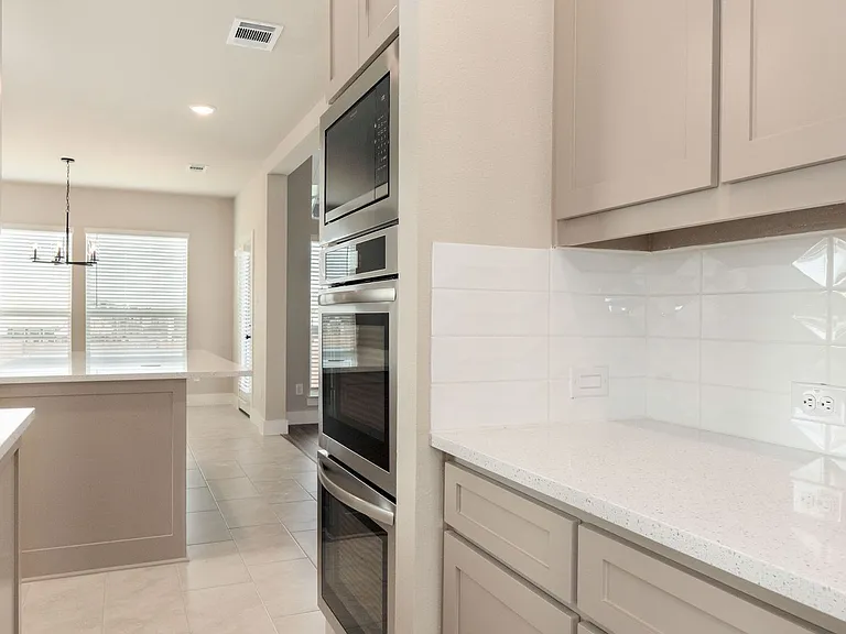 1817 Hidden Creek Dr — Photo 12