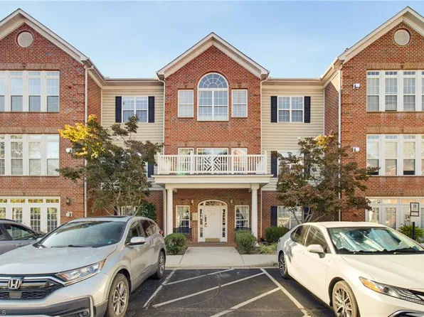 522 College Rd APT 301, Greensboro, NC 27410