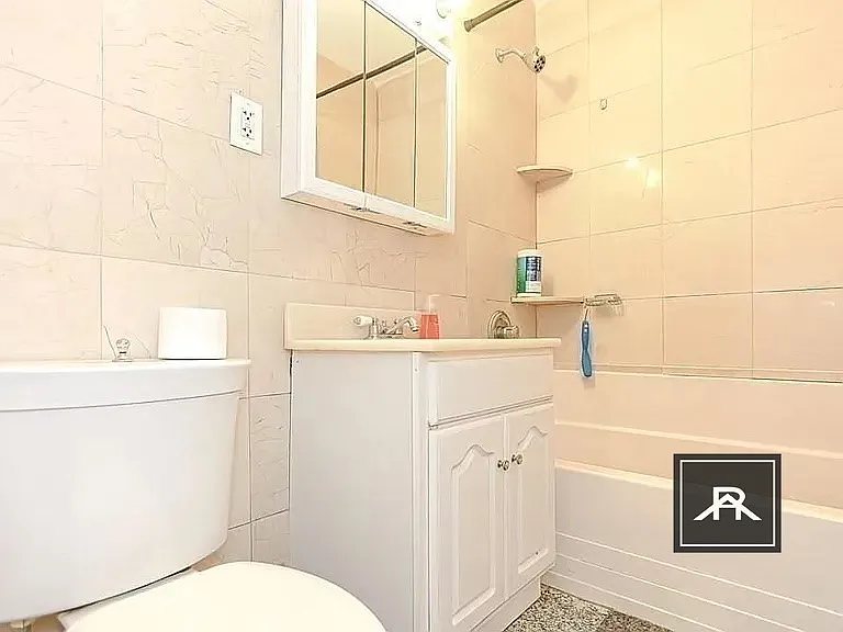 44 Adams St #C7 — Photo 10