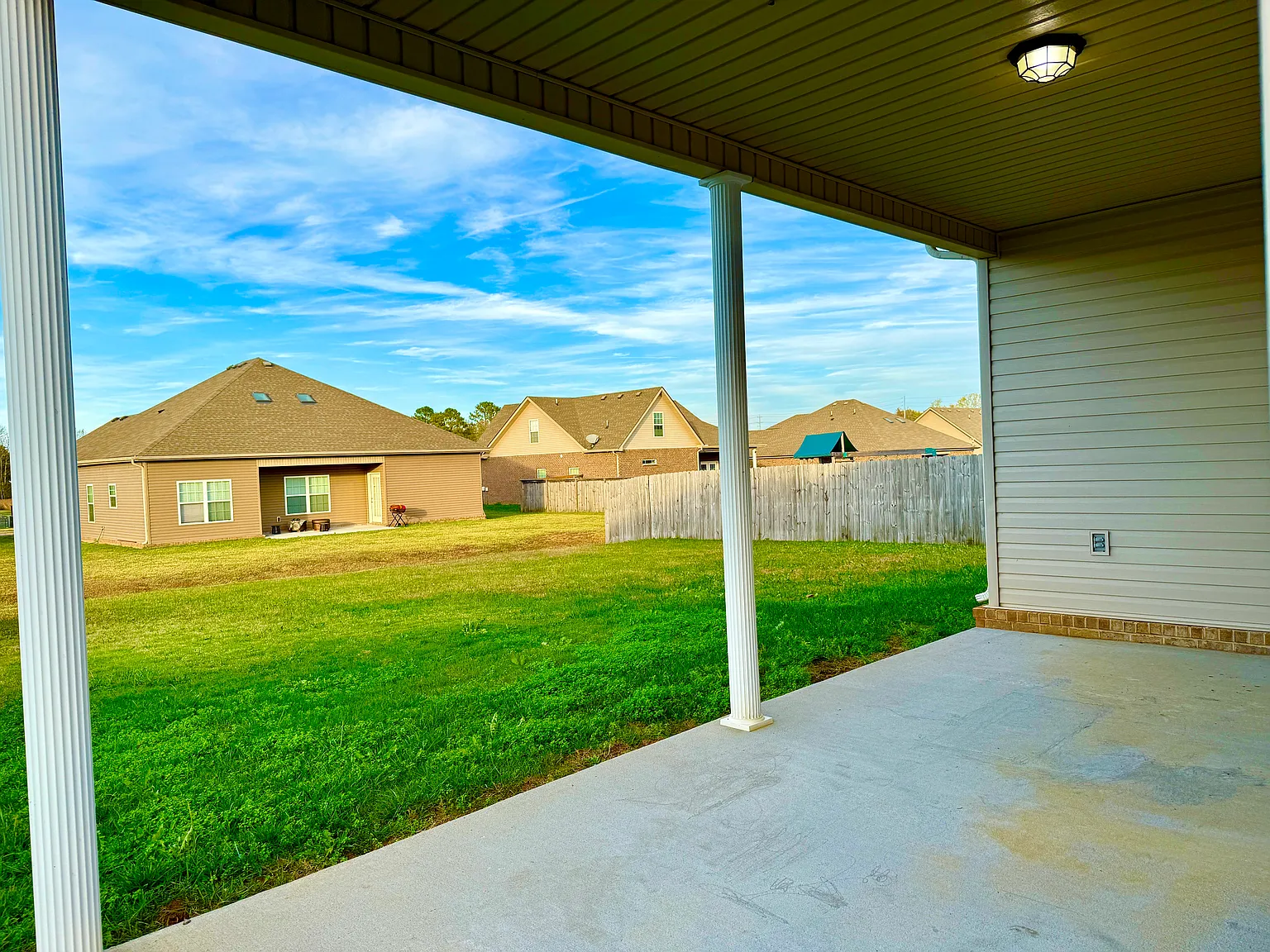 4 bed, 2.5 bath, 2368 sqft, $2,585 — Photo 1