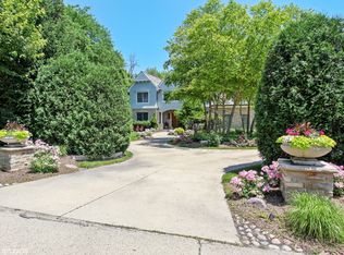 2415 Highmoor Rd, Highland Park, IL 60035