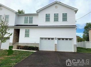3 Ives Ct, Monroe Township, NJ 08831
