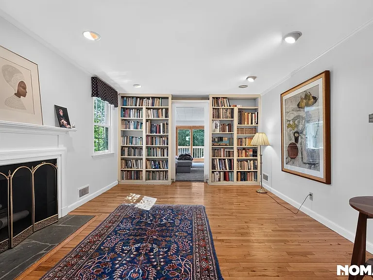 25 Surrey Ln — Photo 10
