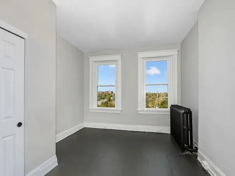 2335 May St #3R — Photo 4