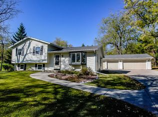 W300N2887 Maple Ave, Pewaukee, WI 53072