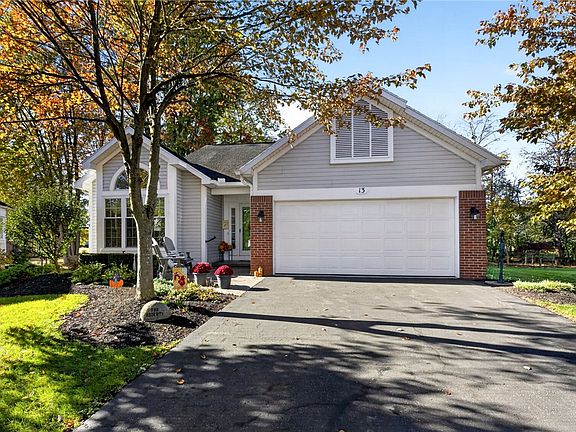 2nd image of 13 Lilly Pond Cir