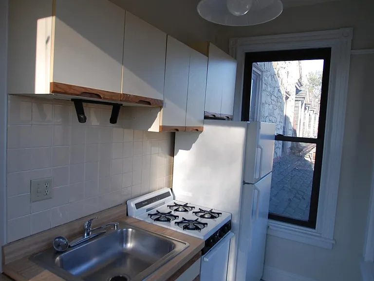 800 E Marshall St #5 — Photo 9