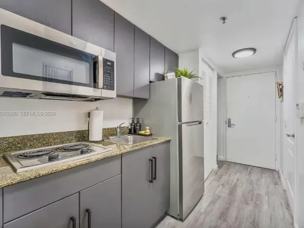 1200 Brickell Bay Dr APT 2610, Miami, FL 33131