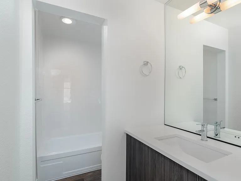 3200 E Union St — Photo 55
