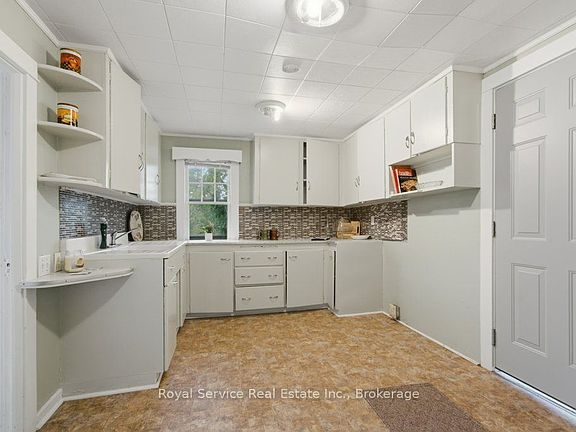 4th image of 5418 Lakeshore Dr