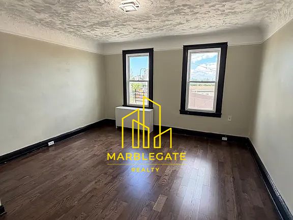 4th image of 429 S 6th St #33