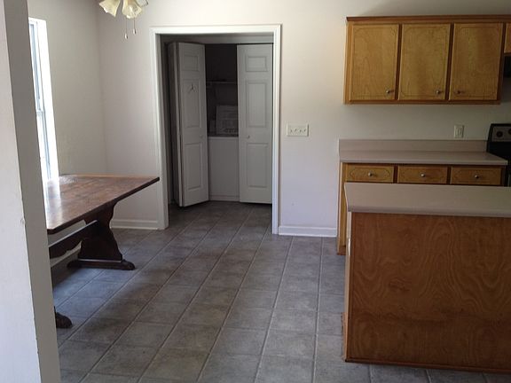 4th image of 703 Guinevere Ct #4B-2Ba-1818Sqft