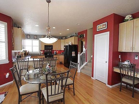 Kitchen/Eating Area