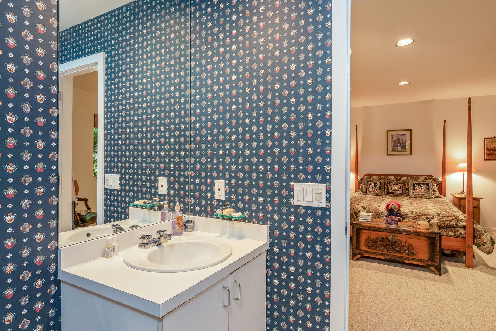  en-suite bath