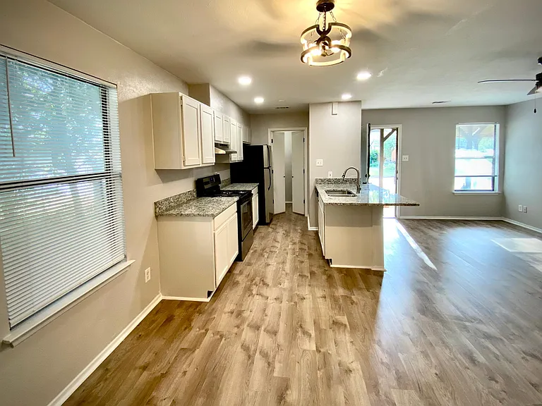 2815 Frazier Ave — Photo 5