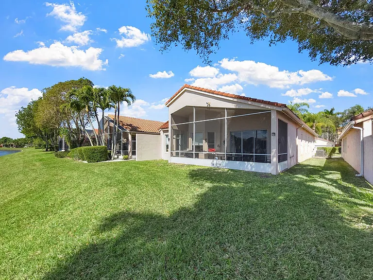 5058 Glenville Dr — Photo 30