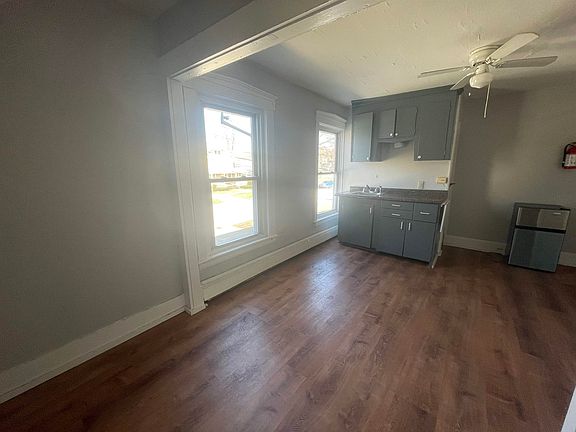 3rd image of 52 Chestnut Ave #3