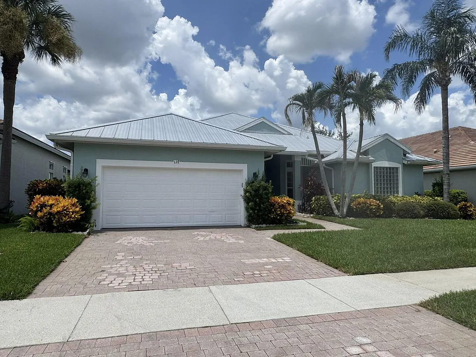 137 NW Magnolia Lakes Blvd