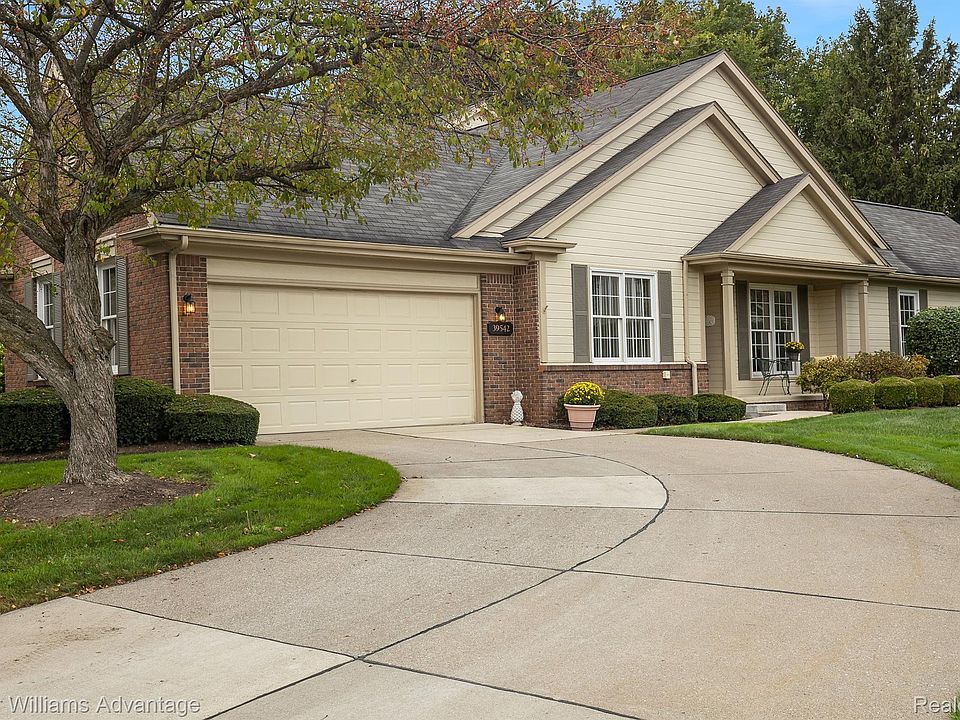 1st image of 39542 Village Run Dr