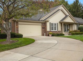 39542 Village Run Dr, Northville, MI 48168