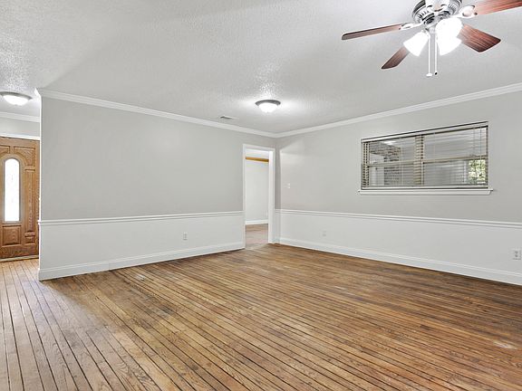 5th image of 4012 Crestwood Ct