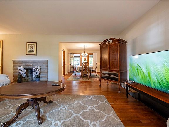5th image of 2090 Newbury Dr