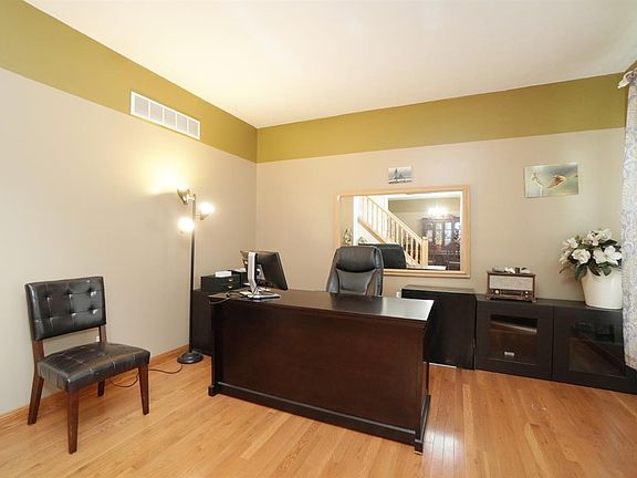 4th image of 12120 Crestfield Ct