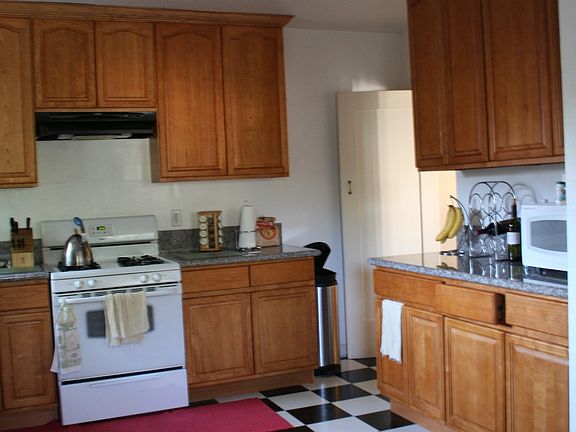 3rd image of 484 Wickliffe Dr