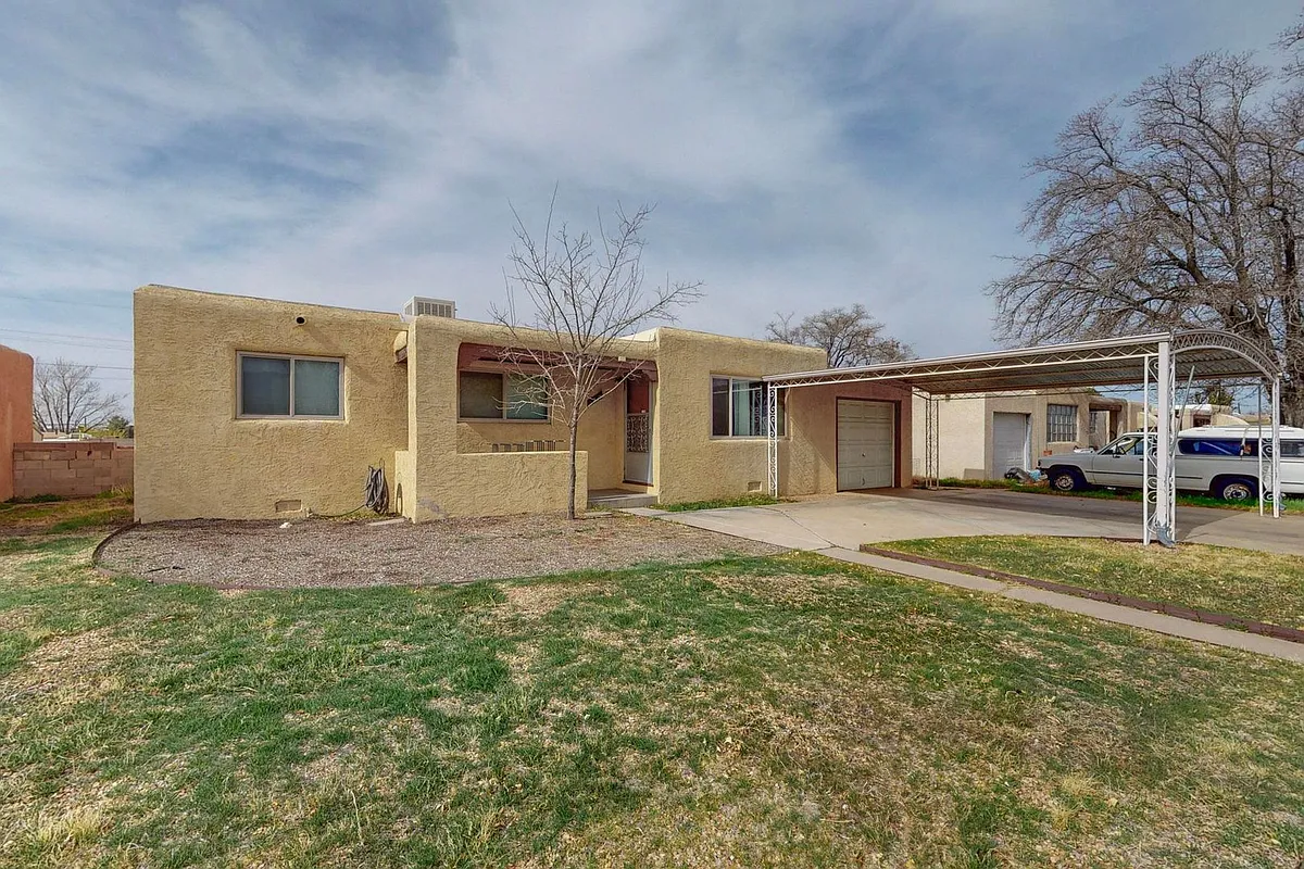 Building Photo - 3107 Aliso Dr NE