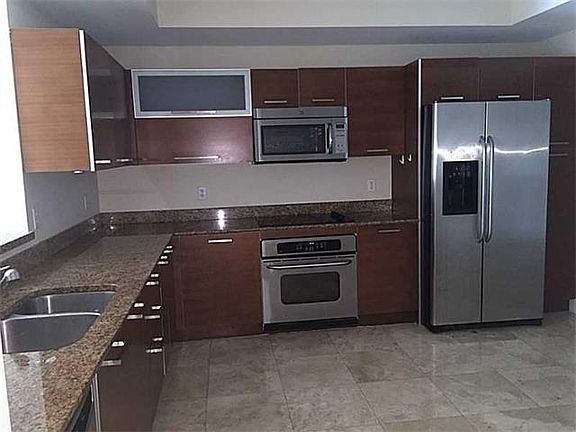 5th image of 3330 Ne 190 St #Am2