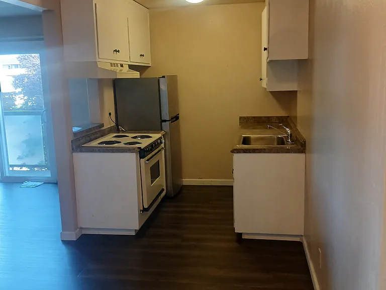 490 Estudillo Ave #1 — Photo 11